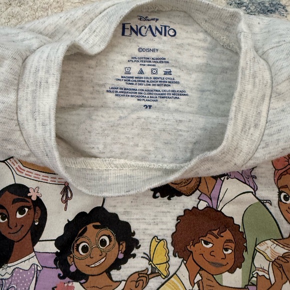Disney Encanto Tshirt - Picture 2 of 3